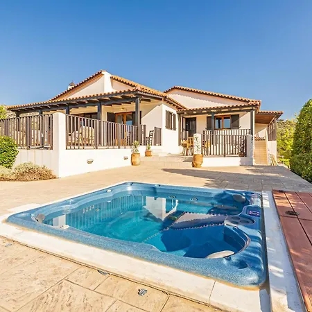 Seaview Villa *